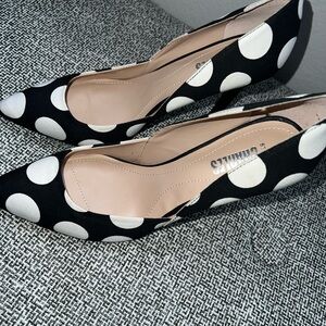 Charles Style-Black and white polka dot 4 inch pumps.
Size 6 1/2